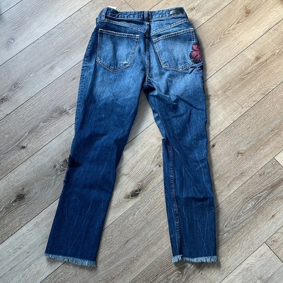Abercrombie & Fitch Annie Girlfriend Jeans with Floral Embroidery Detail - Picture 7 of 12